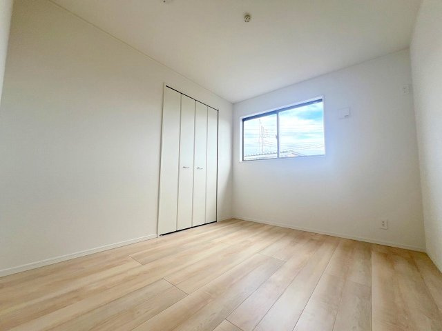 武蔵村山市岸1丁目　新築　全1棟の洋室