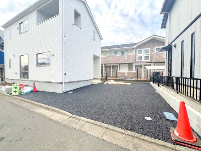 武蔵村山市岸1丁目　新築　全1棟の前面道路含む現地写真