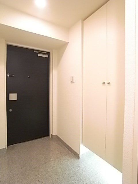 プレジールサンノミヤ２の玄関