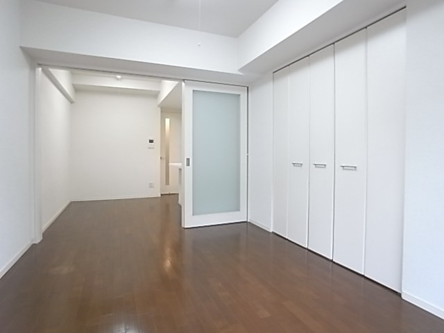 プレジールサンノミヤ２の居間・リビング