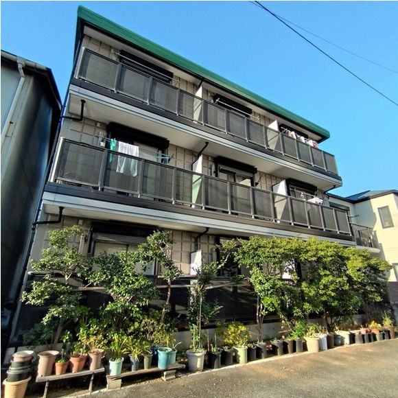 ゴールドハイツの外観|★軽量鉄骨造３階建て！外観です★