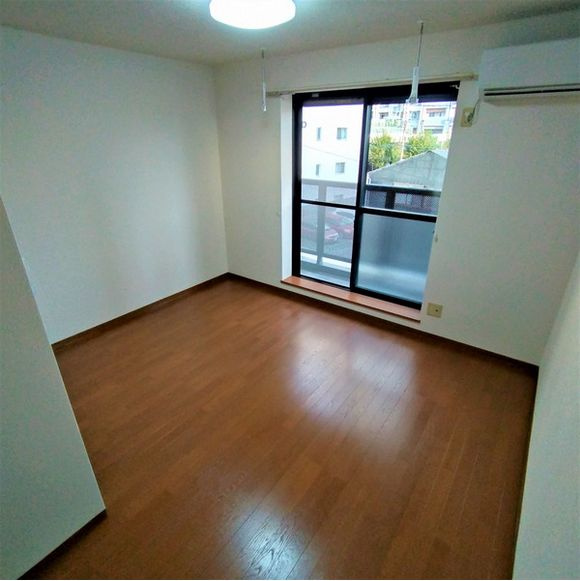 ゴールドハイツの洋室|★ＬＥＤ照明器具・室内用物干し・エアコン１基付き★