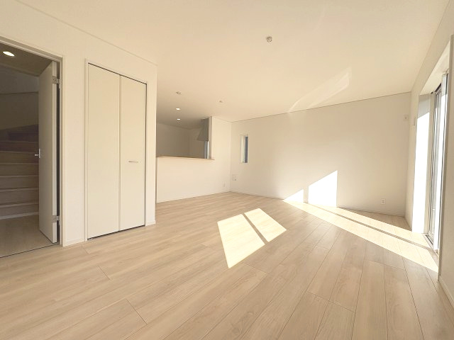 【居間・リビング】 | 福岡市西区今宿東3丁目第10　1号棟（全6棟）【仲介手数料無料・0円】 | 現地写真。