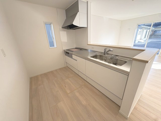 【キッチン】 | 福岡市西区今宿東3丁目第10　1号棟（全6棟）【仲介手数料無料・0円】 | 現地写真。