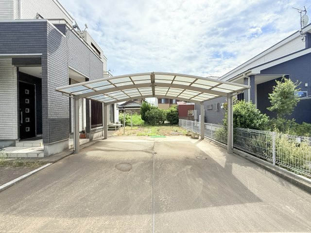 鹿嶋市鉢形台中古住宅の駐車場