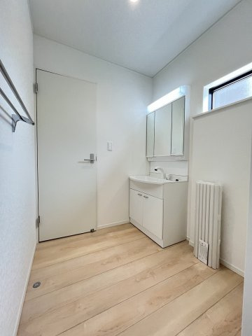 【洗面所】 | 福岡市西区今宿東3丁目第10　2号棟（全6棟）【仲介手数料無料・0円】 | 施工例。施工例は完成時と異なる場合があります。