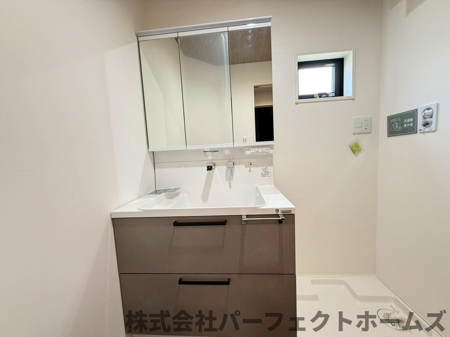 茄子作1丁目戸建の独立洗面台|朝の身支度には欠かせない独立洗面化粧台