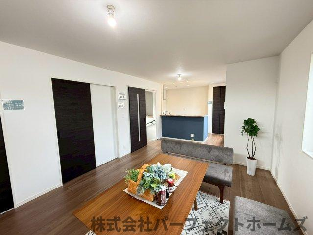 茄子作1丁目戸建の居間・リビング