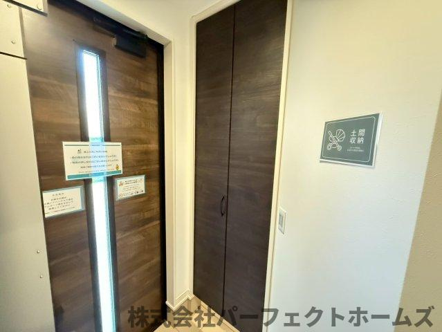 茄子作1丁目戸建の玄関|明るい玄関です