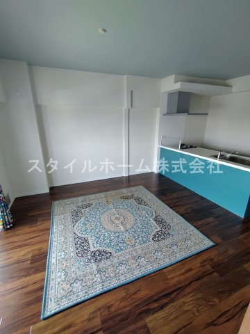 オリエンタルハイツの居間・リビング