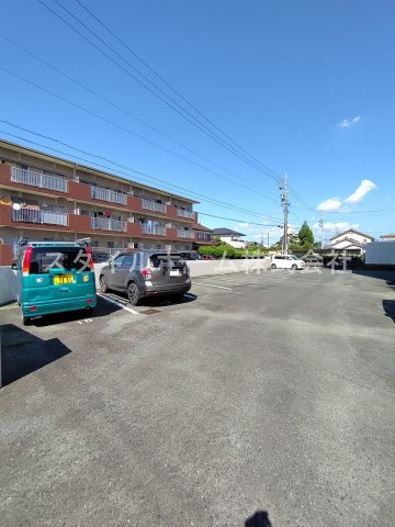 オリエンタルハイツの駐車場