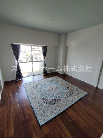 オリエンタルハイツの居間・リビング