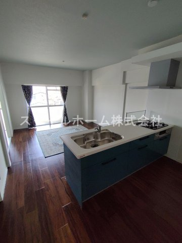 オリエンタルハイツの居間・リビング