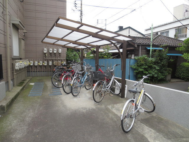 メゾンドブールバールのその他共用部分|★屋根付き駐輪場★