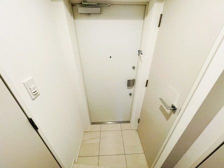 アジールコート山手動坂の玄関