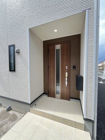 【玄関】 | 福岡市西区今宿東3丁目第10　5号棟（全6棟）【仲介手数料無料・0円】 | 施工例。施工例は完成時と異なる場合があります。