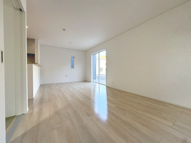 【居間・リビング】 | 福岡市西区今宿東3丁目第10　5号棟（全6棟）【仲介手数料無料・0円】 | 現地写真。