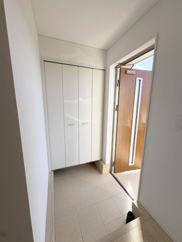 【居間・リビング】 | 福岡市西区今宿東3丁目第10　5号棟（全6棟）【仲介手数料無料・0円】 | 現地写真。リビングです。