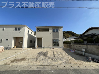 【外観】 | 現地写真。同じ物件を見るなら、プラス不動産販売にお任せ下さい。