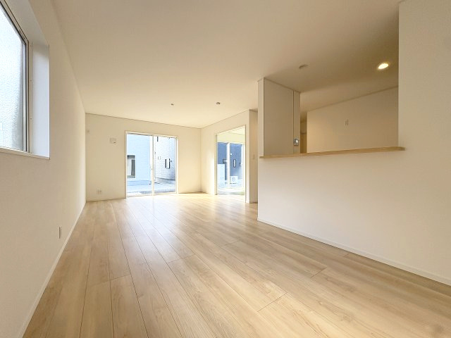 【居間・リビング】 | 福岡市西区今宿東3丁目第10・平屋　3号棟（全6棟）【仲介手数料無料・0円】 | 現地写真。リビングです。