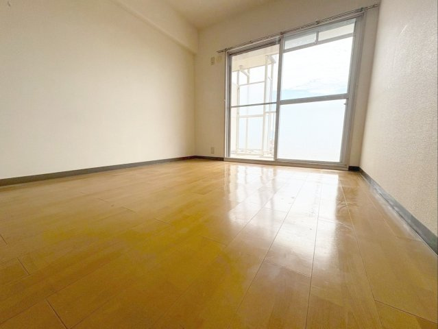 MAC箱崎コートの洋室|バルコニーに面した明るい洋室です！