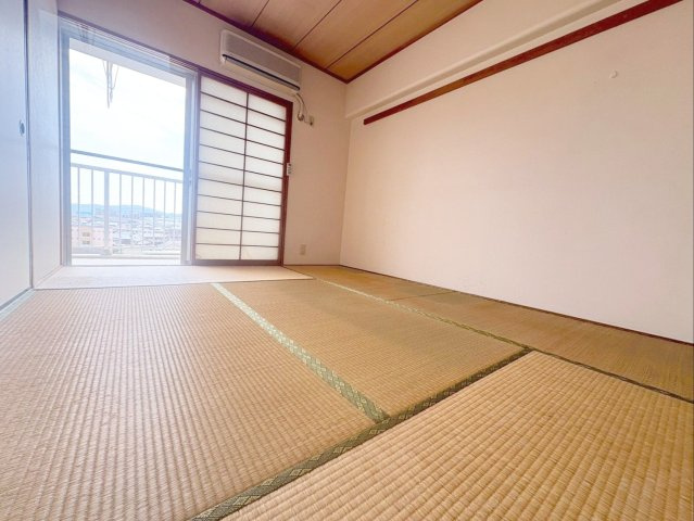 MAC箱崎コートの和室|バルコニー直結で明るく、ゆったりとくつろげる和室です！
