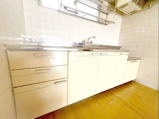 MAC箱崎コートのキッチン|タイル張りのキッチンは、油汚れなども拭き取りやすいですね！