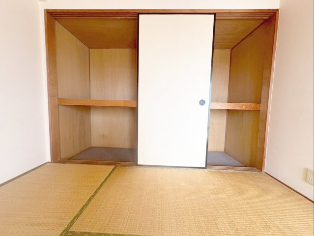 MAC箱崎コートの収納|中段で仕切られた押し入れは、用途ごとの整理がしやすくて便利です！