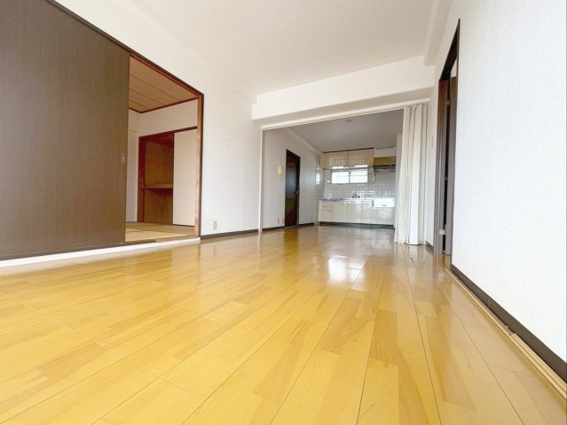 MAC箱崎コートの居間・リビング|バルコニー直結の明るいリビングです！