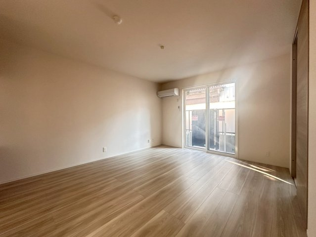 めぞん西田中の洋室