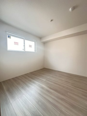 めぞん西田中の洋室