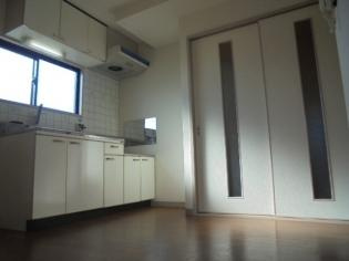 メイツ摩耶の居間・リビング