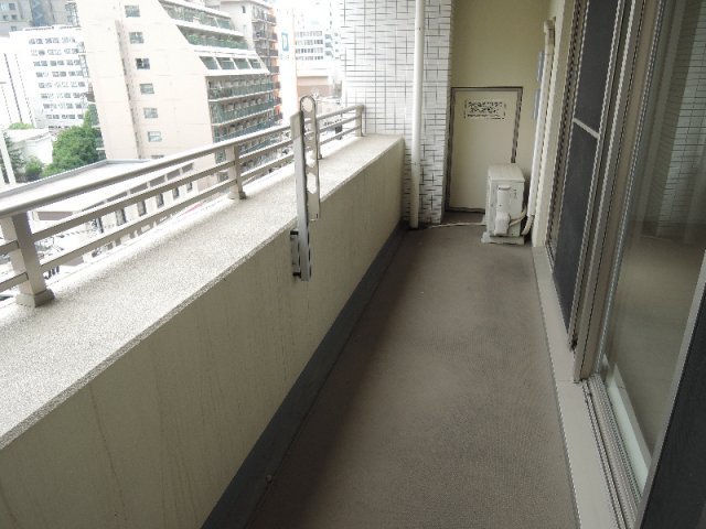 アーバネックス三宮磯辺通のバルコニー