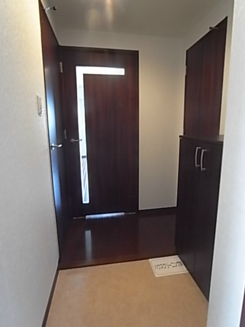 パレス東洋神戸６号館の玄関