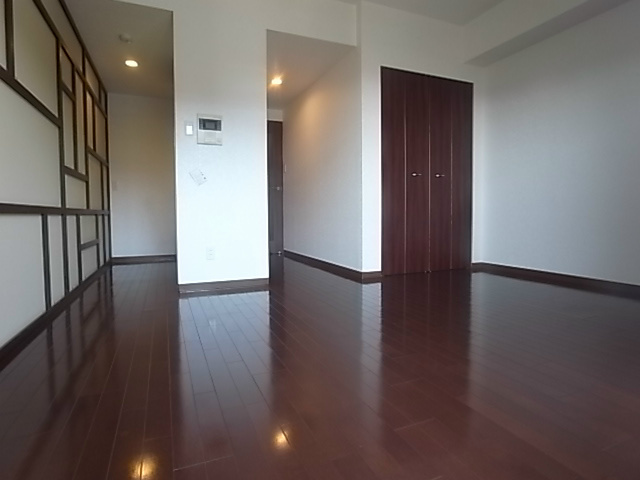 パレス東洋神戸６号館の居間・リビング