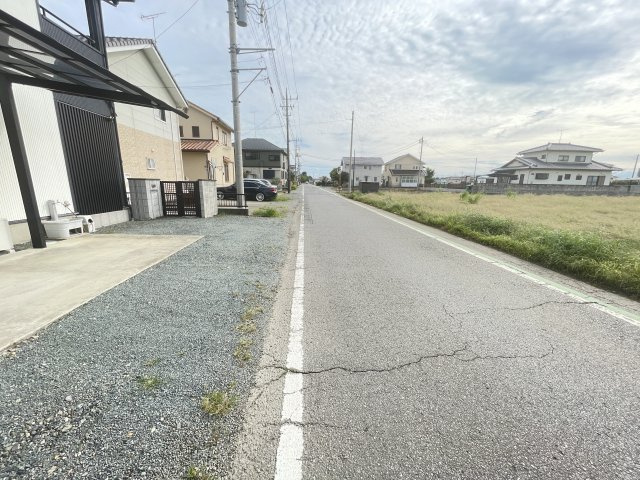 売地　太田市龍舞町　家庭菜園用地の前面道路含む現地写真|緑豊かなのどかな立地です！