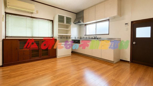 荒木町下荒木中古住宅のキッチン|AIに家屋内の家財道具等消去をした画像になります。