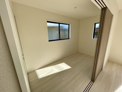 【洋室】 | 【新築分譲住宅】山形市花楯3期　全2棟 | リビングに隣接した使いやすいお部屋です♪