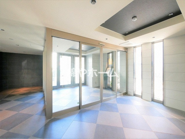 ファステート難波WESTパークのロビー|建物の内部です