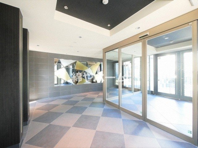 ファステート難波WESTパークのエントランス|落ち着いたエントランスです