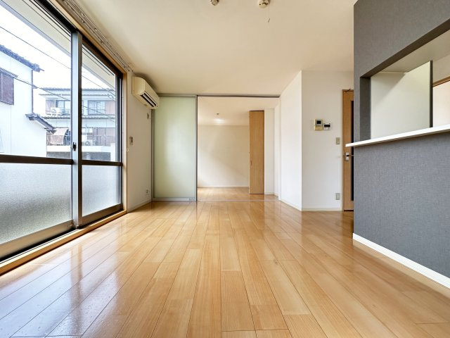 ヴィラージュヌフ Ⅵ棟の居間・リビング