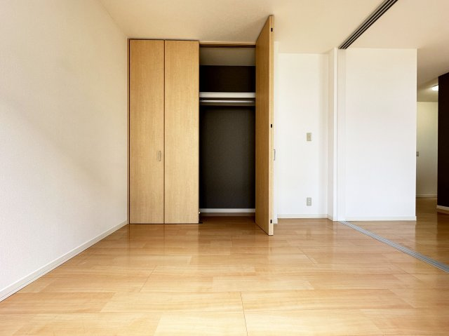 ヴィラージュヌフ Ⅵ棟の洋室