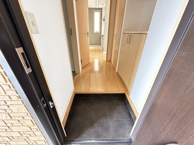 ヴィラージュヌフ Ⅵ棟の玄関