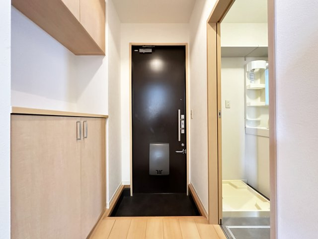 ヴィラージュヌフ Ⅵ棟の玄関