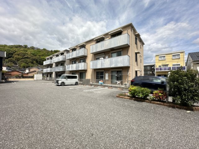 ヴィラージュヌフ Ⅵ棟の駐車場