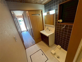 衣服の収納や脱ぎ着や整理整頓がしやすく、湿った衣類を乾燥させるスペースがありカビや臭いの発生を防ぎます。床の汚れを他の部屋に持ち込まず清潔を保つことができます。また快適な入浴環境の整備にも役立ちます。