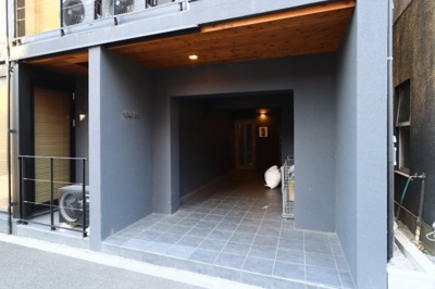 【エントランス】 | ｔｒｉａｓ１２９