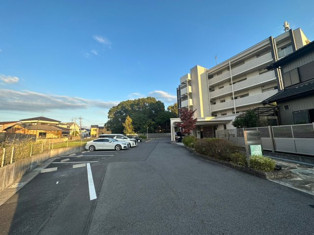 リソシエ花本の駐車場