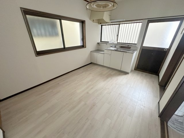 中曽司町戸建の居間・リビング