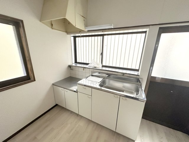 中曽司町戸建のキッチン